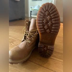 Gently used timberlands size 8